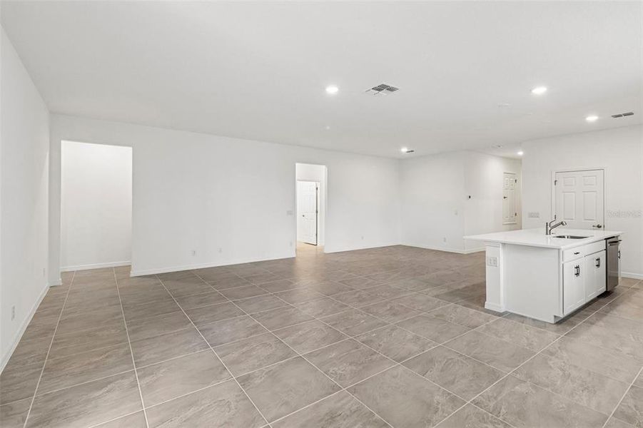 Spacious, unfurnished interior of a new home in Trinity Gardens, Deland (Image 13). Spacious, unfurnished interior of a new home in Trinity Gardens, Deland (Image 13).