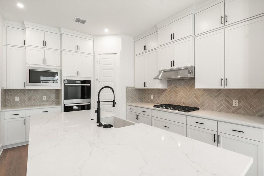 Furnished interior view inside a new home in Persimmon, Buda (Image 6).