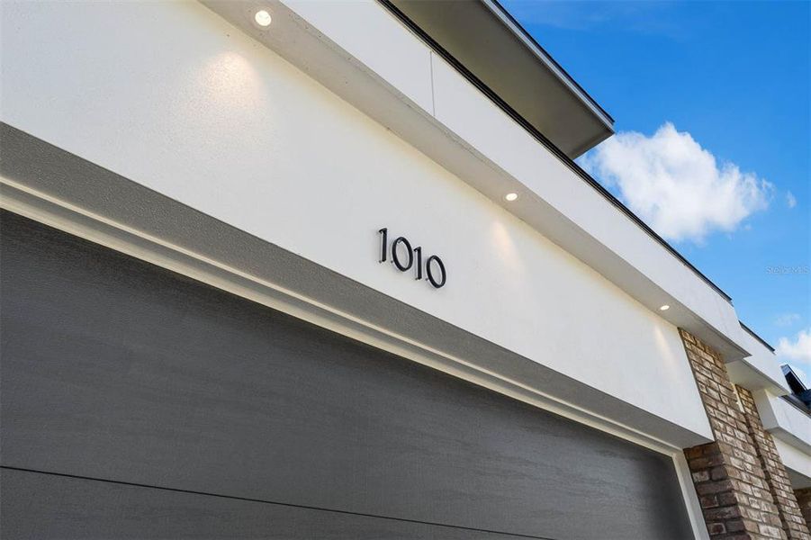 Exterior details and patio area of a home in , Orlando (Image 28).