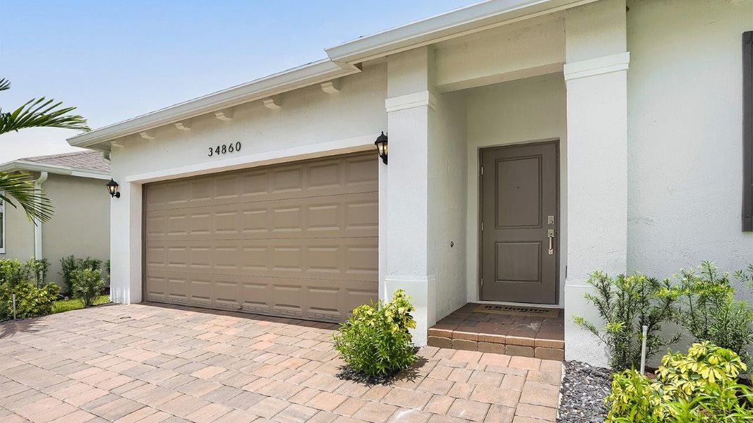 Representative exterior details of a home built from the Dakota by D.R. Horton in Juniper Cove, Homestead (Image 3).