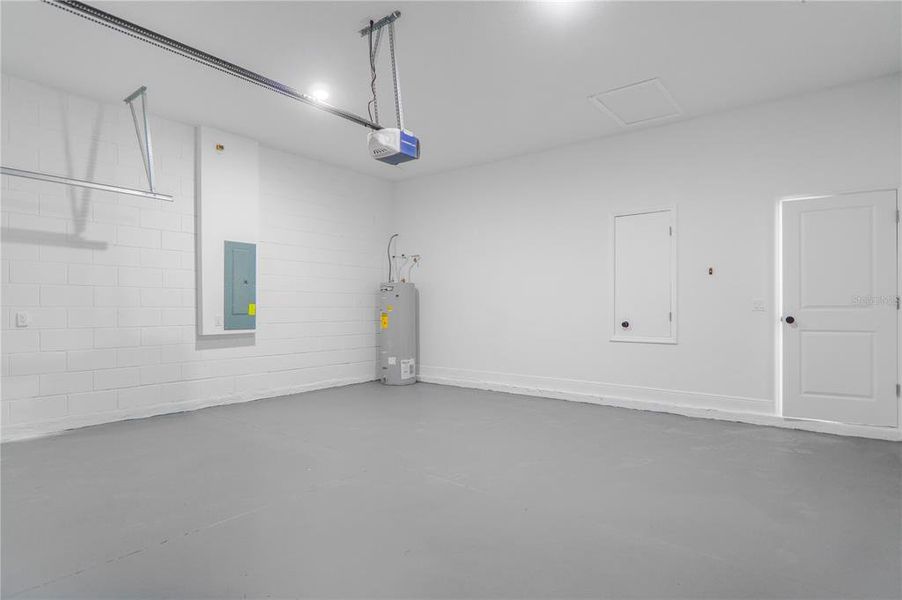 Spacious, unfurnished interior of a new home in , Dunnellon (Image 30).