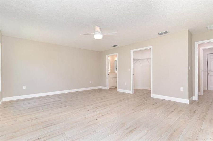 Spacious, unfurnished interior of a new home in , Palm Bay (Image 14).