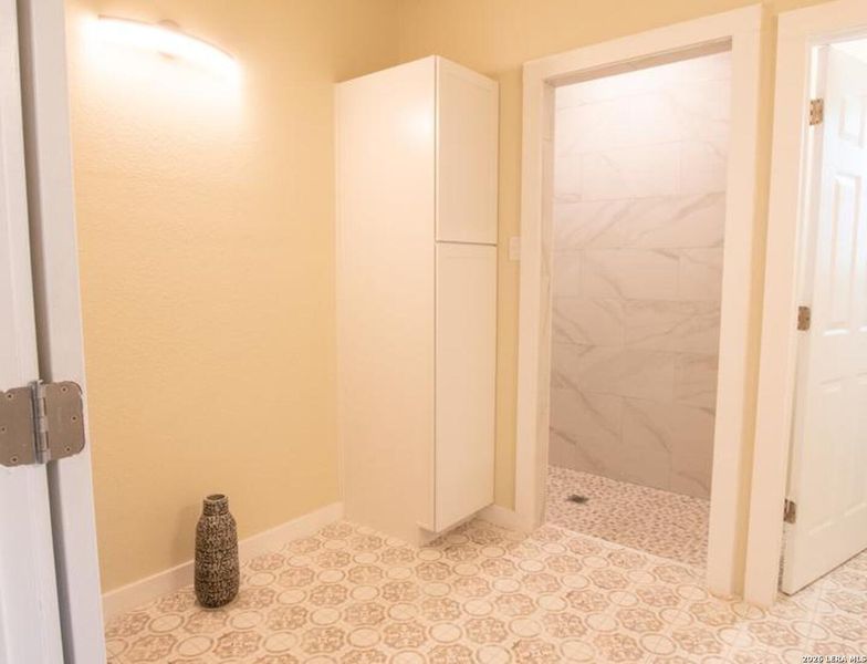 Spacious, unfurnished interior of a new home in , New Braunfels (Image 15).