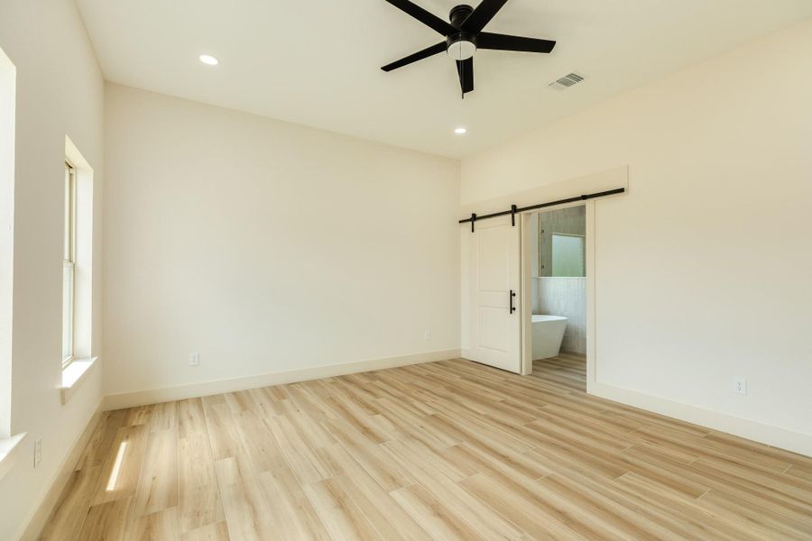 Spacious, unfurnished interior of a new home in , Richwood (Image 33).