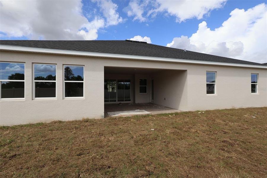 Exterior details and patio area of a home in Willow Run, Apopka (Image 3).