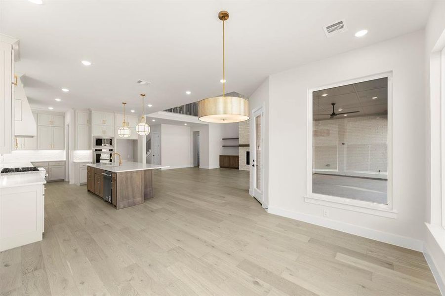 29. 521 Twilight - Dining (2)