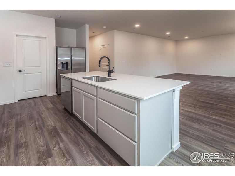 EXAMPLE PHOTO: KITCHEN ISLAND