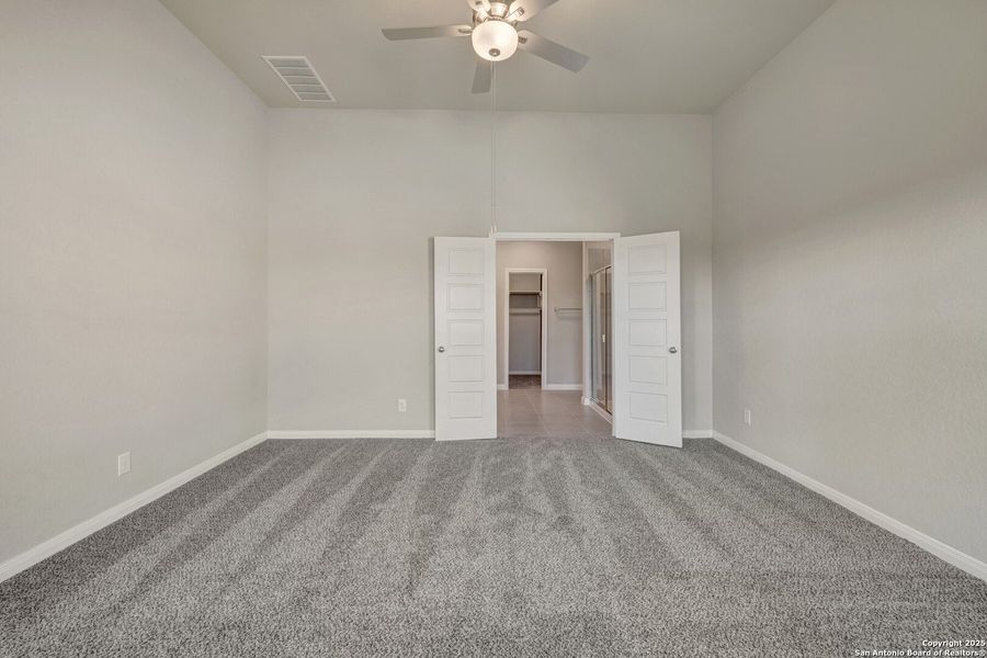 Spacious, unfurnished interior of a new home in Park Place, New Braunfels (Image 33).