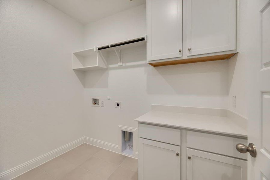 Furnished interior view inside a new home in Sutton Fields, Celina (Image 15).