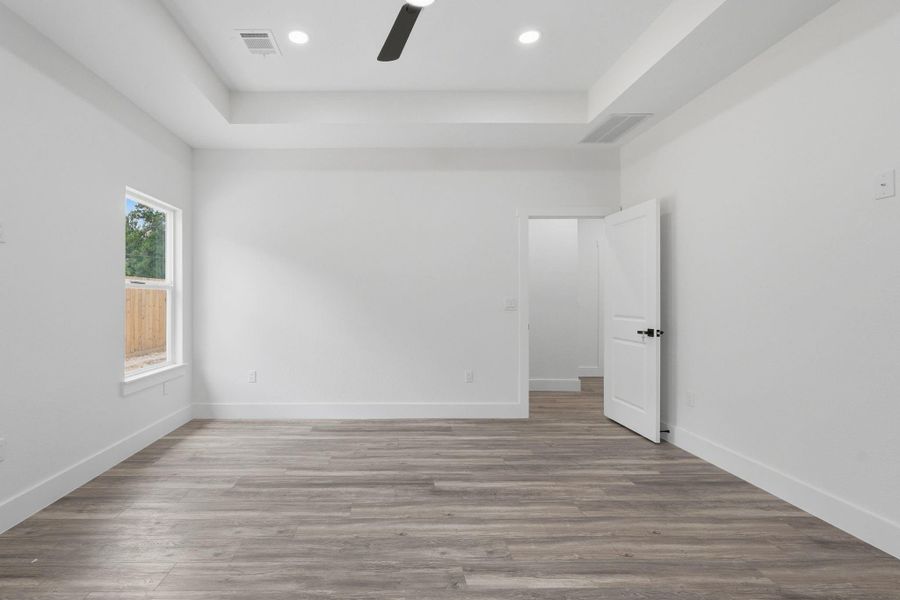 Spacious, unfurnished interior of a new home in , Conroe (Image 25).