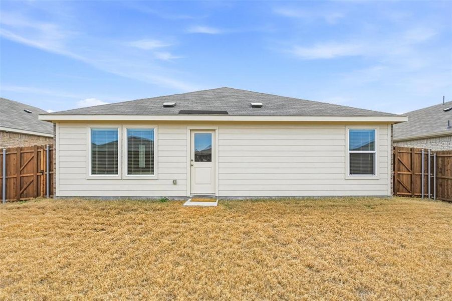 Exterior details and patio area of a home in Verandah, Royse City (Image 3).
