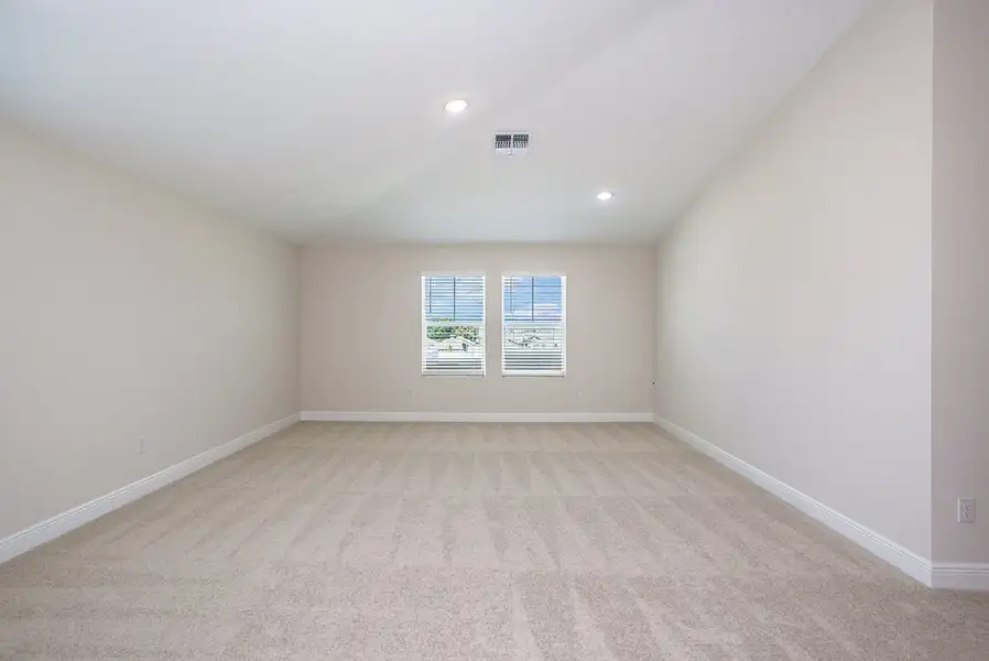 Spacious, unfurnished interior of a new home in Pasadena Landing, Wesley Chapel (Image 20).