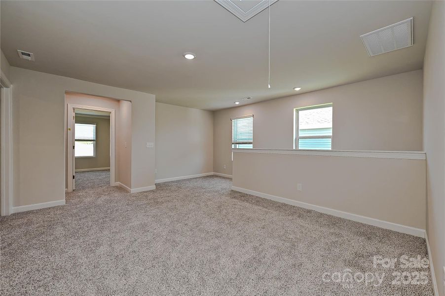 Spacious, unfurnished interior of a new home in Buffalo Ridge, Newton (Image 16).