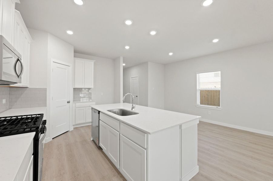 Furnished interior view inside a new home in River Ranch Trails, Dayton (Image 9).