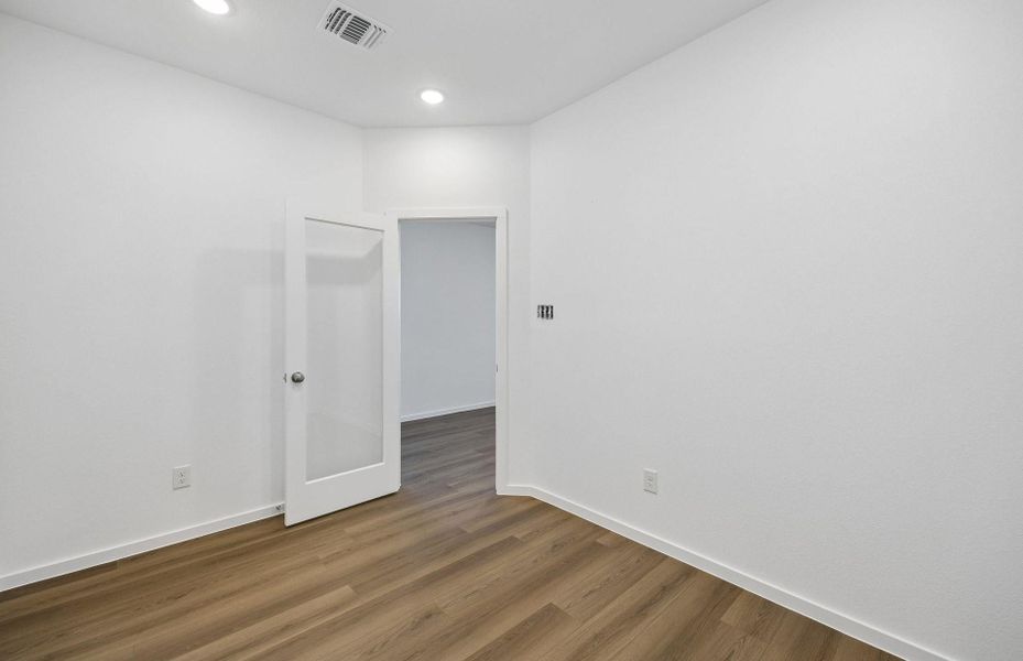 Spacious, unfurnished interior of a new home in Stokesbury, Waller (Image 24).