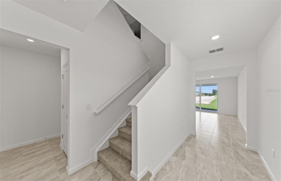 Spacious, unfurnished interior of a new home in Lakespur Wellen Park, Venice (Image 15). Spacious, unfurnished interior of a new home in Lakespur Wellen Park, Venice (Image 15).
