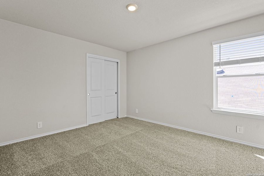 Spacious, unfurnished interior of a new home in Redbird Ranch, San Antonio (Image 34).