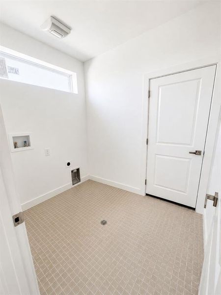 Spacious, unfurnished interior of a new home in , Kaufman (Image 13).