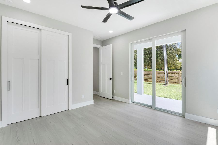 Spacious, unfurnished interior of a new home in , Jensen Beach (Image 38).