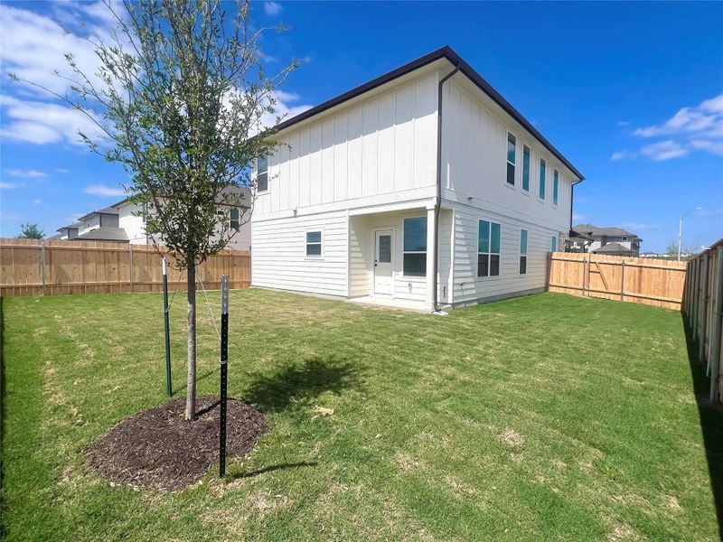 Exterior details and patio area of a home in Porter Country, Buda (Image 4).