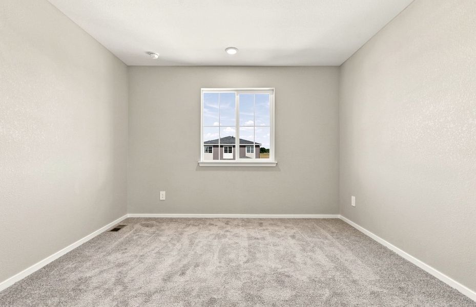 Spacious, unfurnished interior of a new home in Murata Farms, Fort Lupton (Image 26).