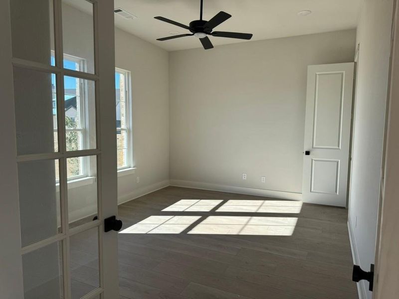 Spacious, unfurnished interior of a new home in Rocky Top, Krum (Image 9).