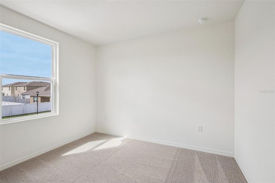 Spacious, unfurnished interior of a new home in Eagle Hammock, Eagle Lake (Image 26).