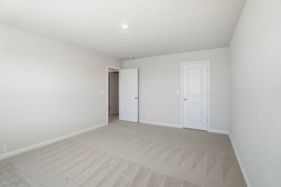 Spacious, unfurnished interior of a new home in Waxhaw Landing, Monroe (Image 31).