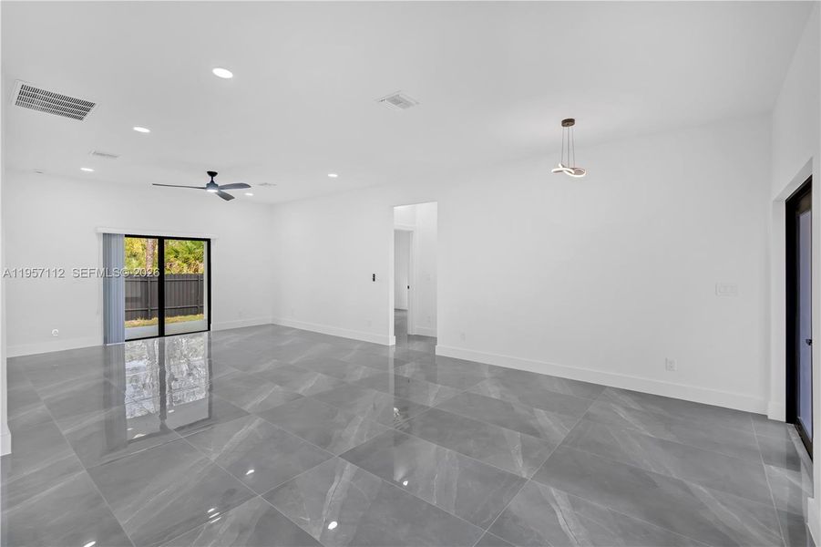 Spacious, unfurnished interior of a new home in , Lehigh Acres (Image 28).