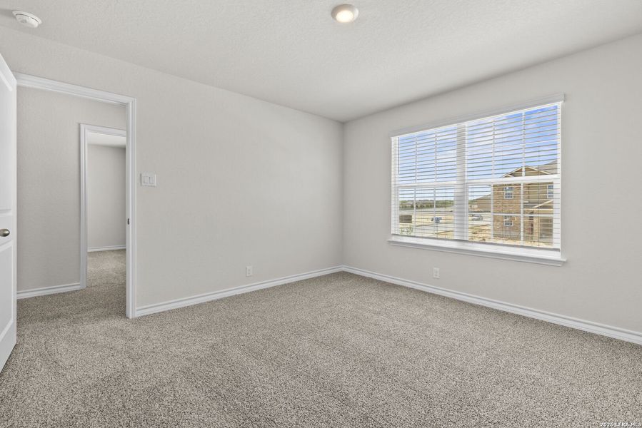 Spacious, unfurnished interior of a new home in Redbird Ranch, San Antonio (Image 14).