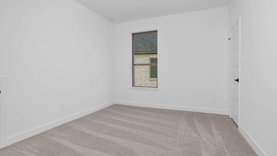Spacious, unfurnished interior of a new home in Cross Creek West, Fulshear (Image 8).
