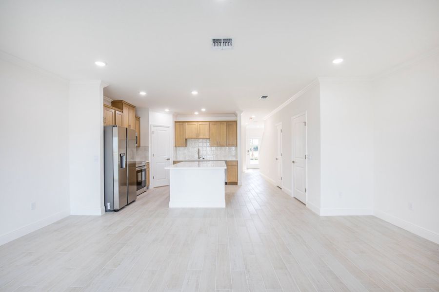 Spacious, unfurnished interior of a new home in Orchid Cove, Bokeelia (Image 10).