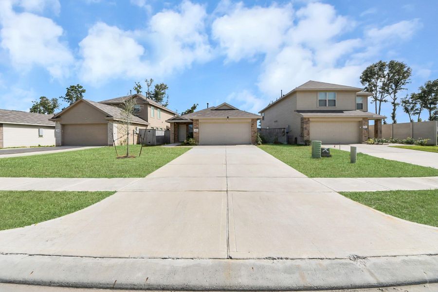 Front exterior of a new home in Tavola, New Caney, TX, highlighting curb appeal (Image 24). Front exterior of a new home in Tavola, New Caney, TX, highlighting curb appeal (Image 24).