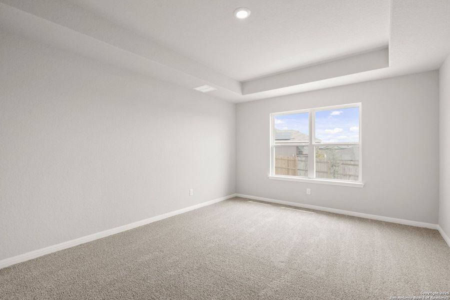 Spacious, unfurnished interior of a new home in Cinco Lakes, San Antonio (Image 14).