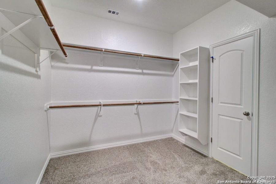 Spacious, unfurnished interior of a new home in Clear Creek, New Braunfels (Image 27).