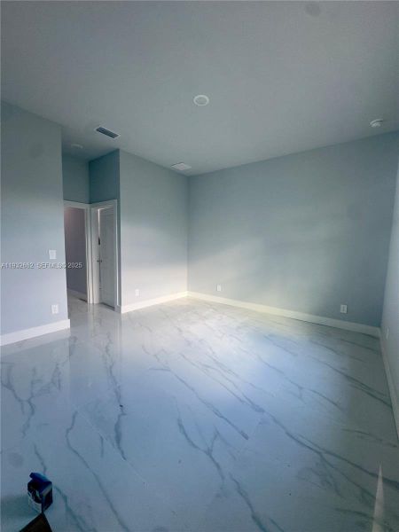 Spacious, unfurnished interior of a new home in , Lehigh Acres (Image 21).