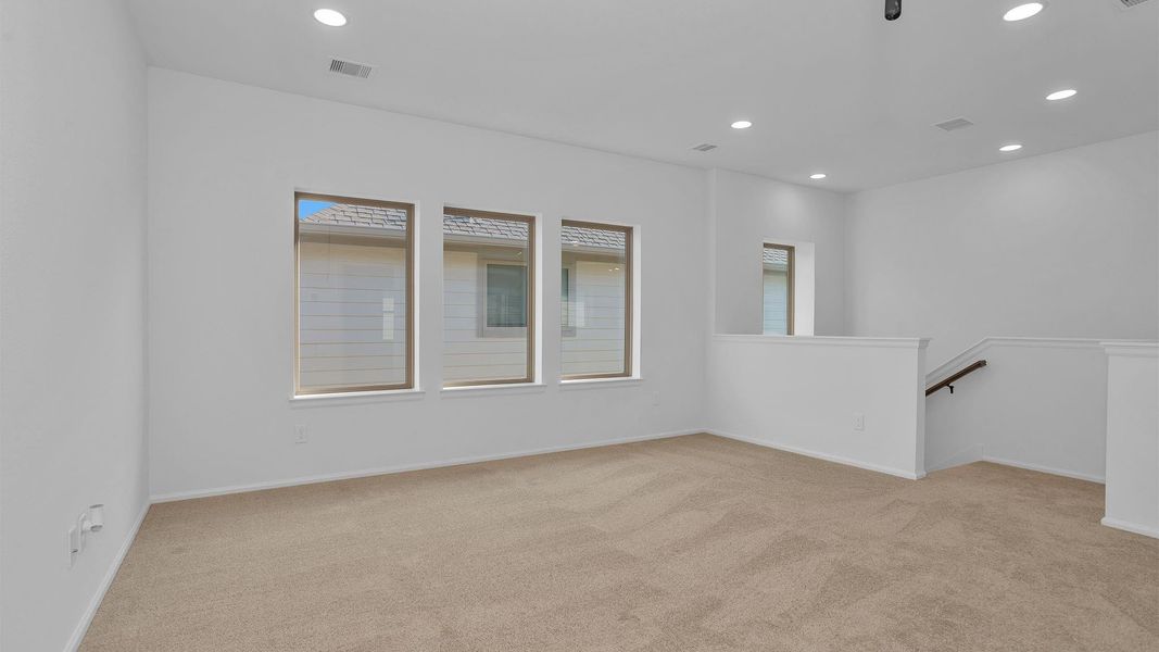 Spacious, unfurnished interior of a new home in Candela South 40', Richmond (Image 9).