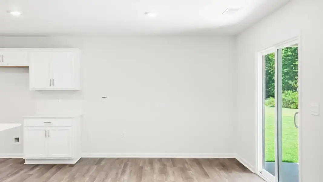 Spacious, unfurnished interior of a new home in Reedy Fork Place, Seneca (Image 26).