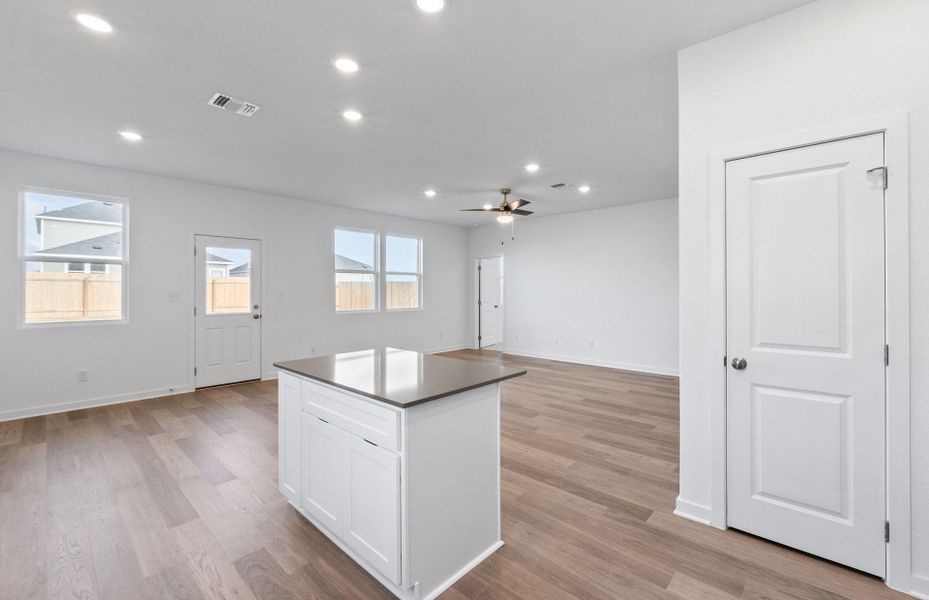 Spacious, unfurnished interior of a new home in Alto, San Marcos (Image 28).