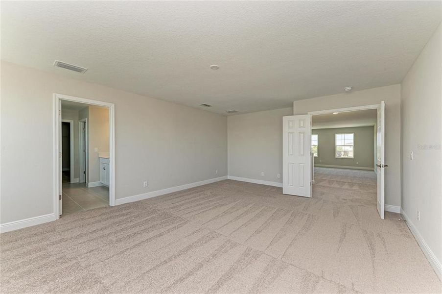 Spacious, unfurnished interior of a new home in Mirada, San Antonio (Image 22).