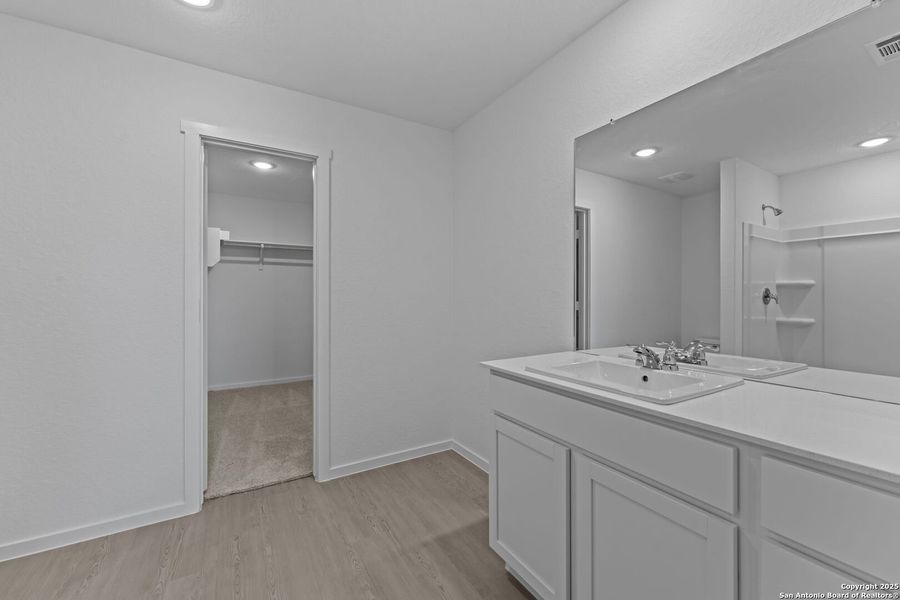 Furnished interior view inside a new home in Lodi Grove, Floresville (Image 10).