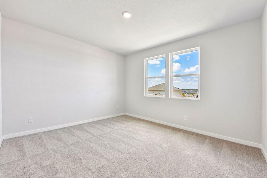 Spacious, unfurnished interior of a new home in Cloverleaf, Austin (Image 34).