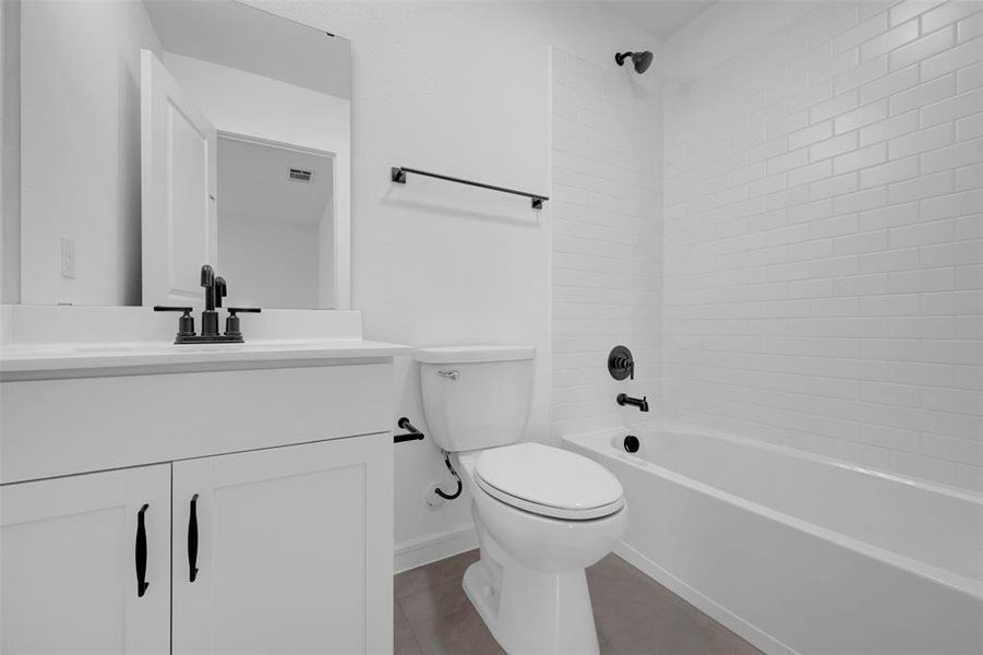 Furnished interior view inside a new home in Rolling Ridge, Van Alstyne (Image 16).