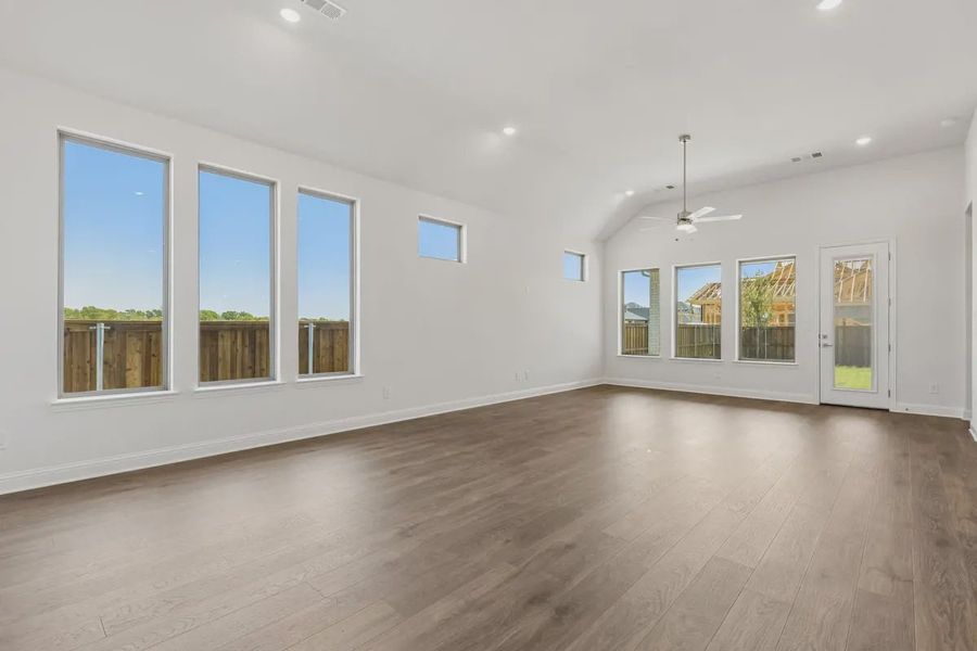 Spacious, unfurnished interior of a new home in Talia, Mesquite (Image 17).
