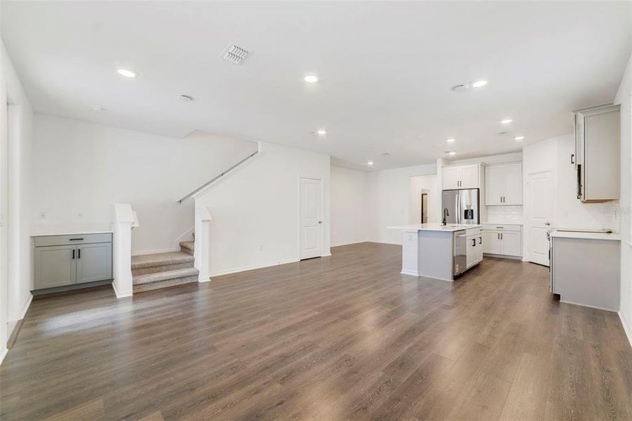 Spacious, unfurnished interior of a new home in Aulin Square, Oviedo (Image 14). Spacious, unfurnished interior of a new home in Aulin Square, Oviedo (Image 14).