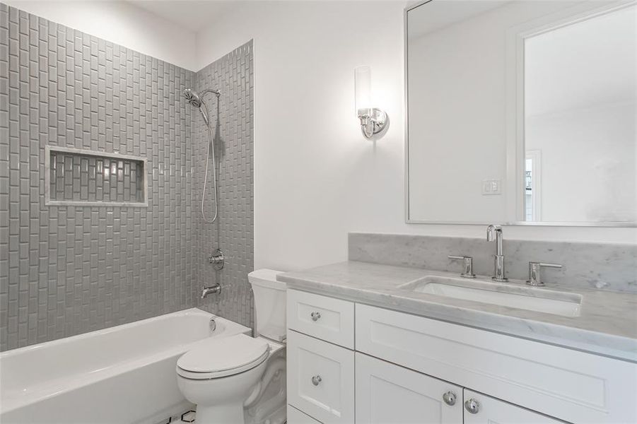 Full bath #2 ensuite