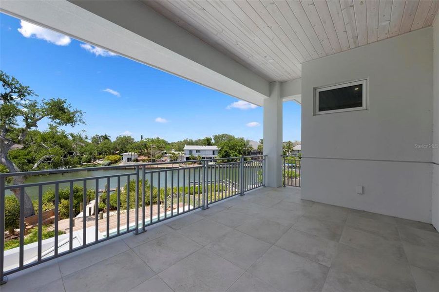 Exterior details and patio area of a home in , Sarasota (Image 4).