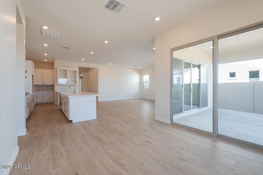 Tri Pointe Waterston Central 386 - Dinin