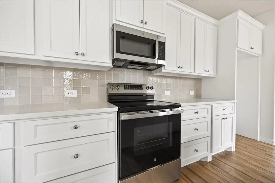 Furnished interior view inside a new home in , Hempstead (Image 10).