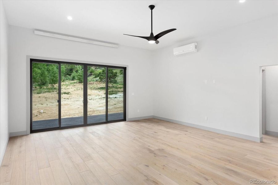 Spacious, unfurnished interior of a new home in , Salida (Image 35).